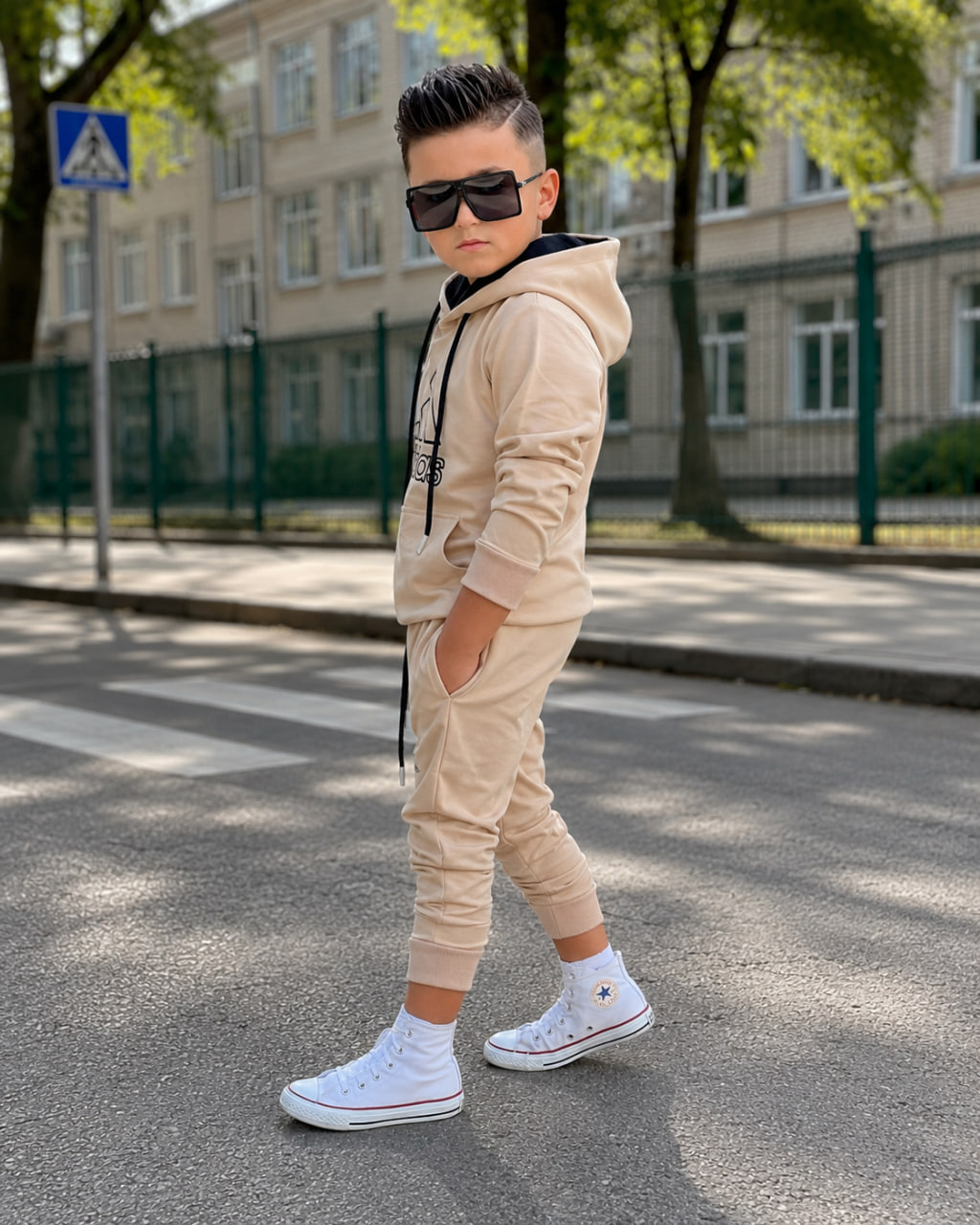 Бежевий дитячий костюм Adidas, вигляд збоку