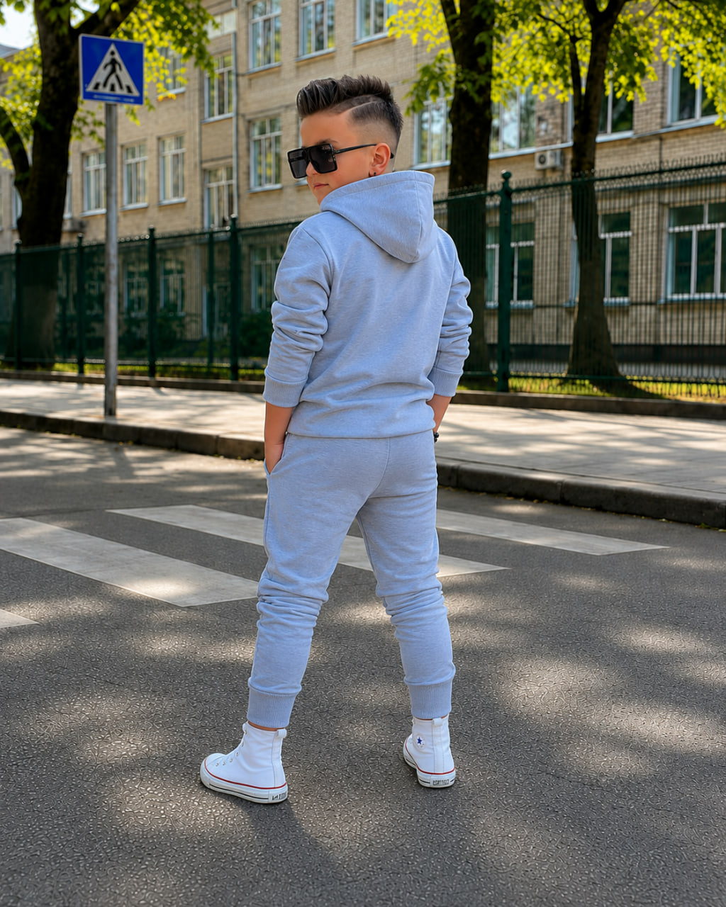 Графітовий дитячий костюм Adidas, вигляд ззаду